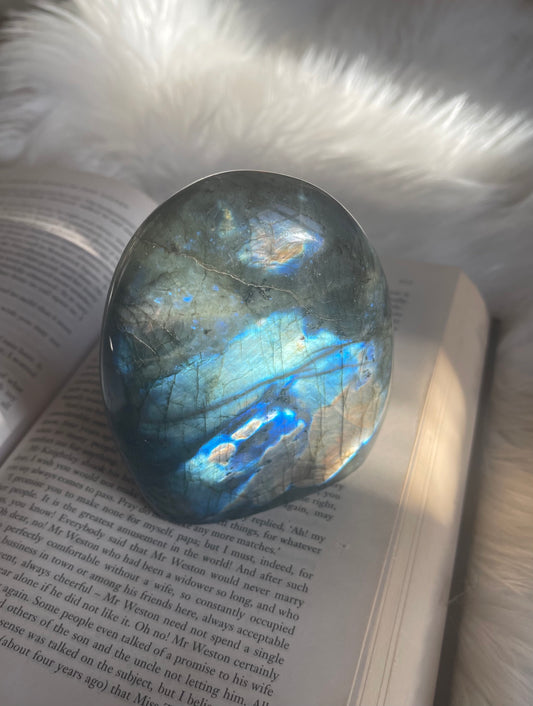 Labradorite display piece
