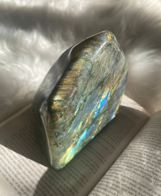 Labradorite display piece